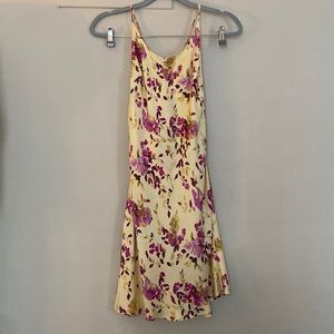 Vtg Victoria’s Secret 100% silk slip dress